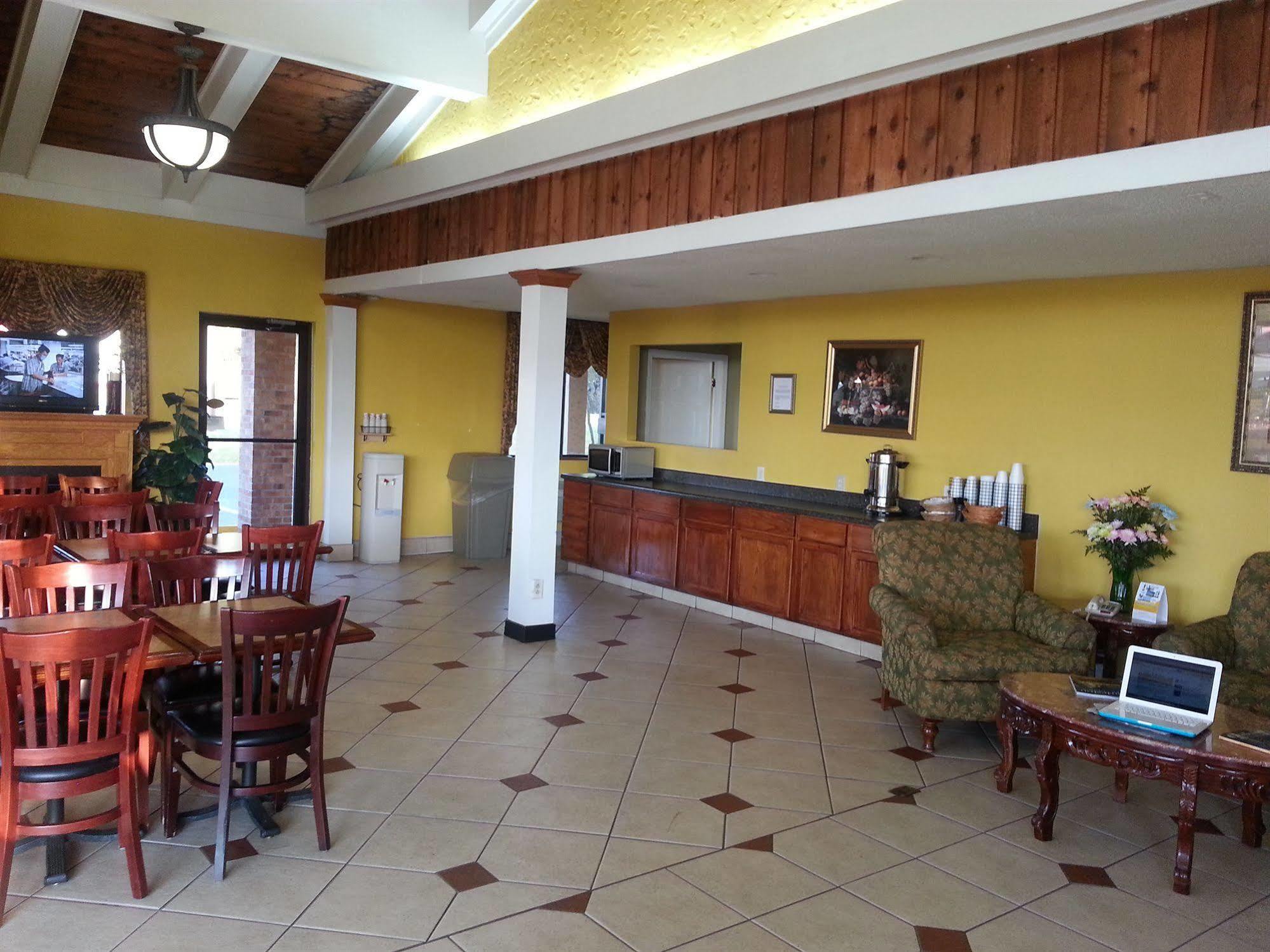 Rodeway Inn North Charleston - Ashley Phosphate Exterior photo